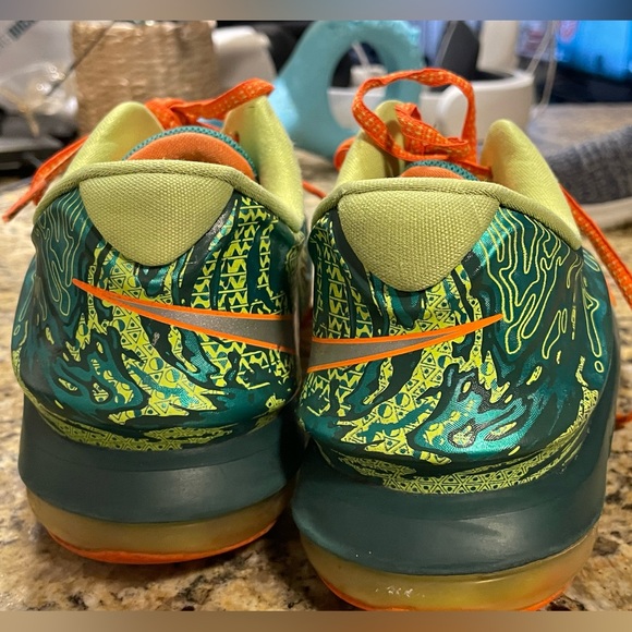 Nike - Picture 4 of 6